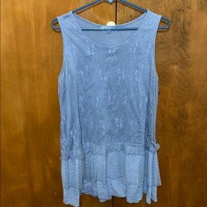 Women’s large blue sleeveless tunic.